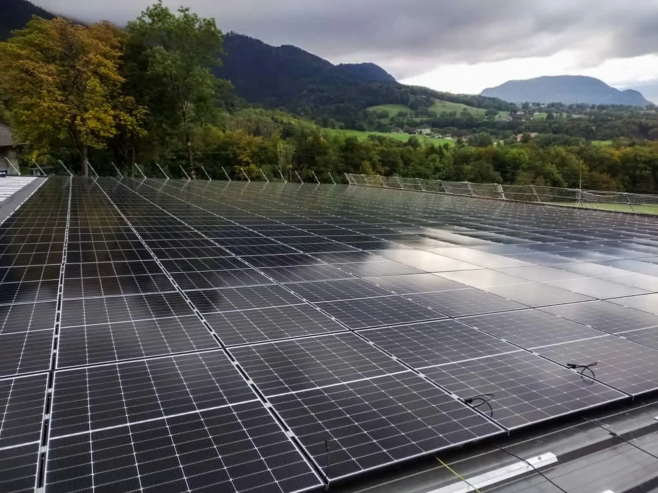 Bac acier recouvert de panneaux photovoltaïques