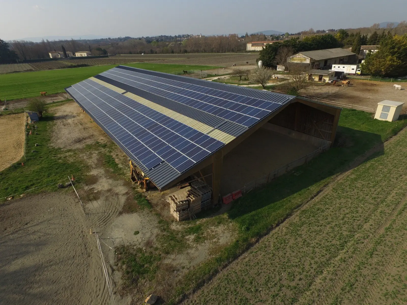 Bâtiment d’élevage équipé de panneaux photovoltaïques en autoconsommation